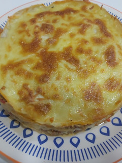 Una foto de Lasaña de tortilla con boloñesa