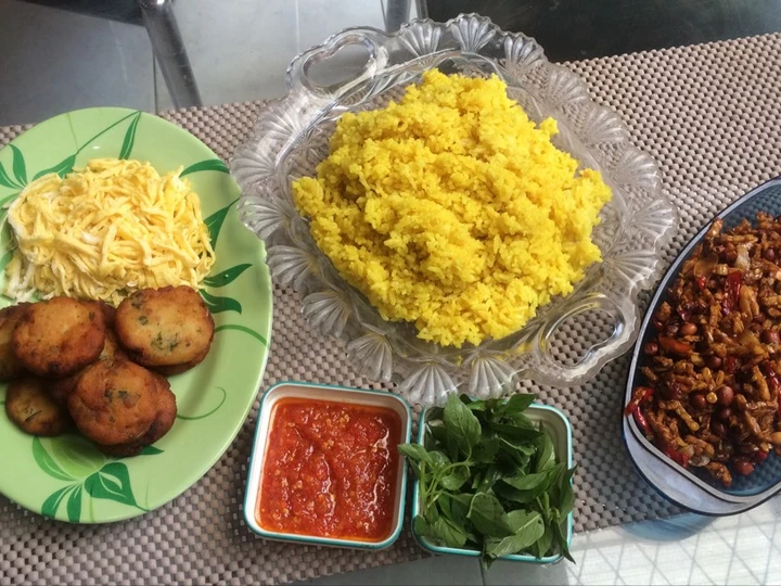 Langkah Mudah untuk Menyiapkan Resep  Nasi Kuning Rice Cooker Super Simple yang Bisa Manjain Lidah, Enak