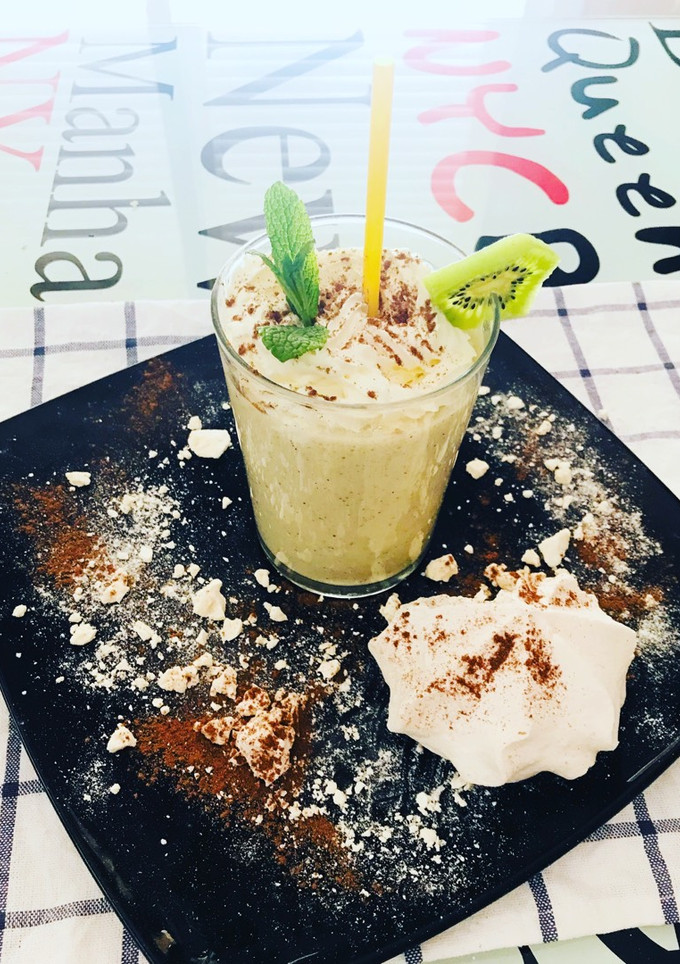 Una foto de Batido de frutas (Kiwi, manzana, plátano)