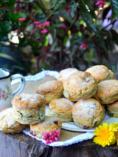 Una foto de Scones con fruta abrillantada🧉