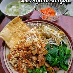 A picture of Mie Ayam Bangka.