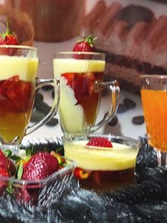 صورة لوصفة فلان فاني 😋 بالفراولة 🍓 (فلان طبقات)