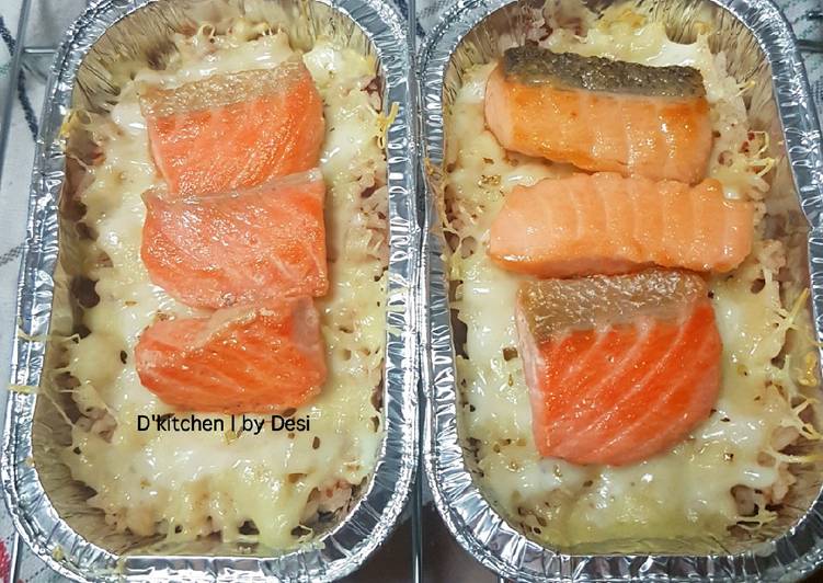 Nasi panggang keju topping salmon