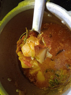 உருளைக்கிழங்கு பட்டர்பீன்ஸ் கிரேவி / Potato butter beans curry receip in tamil செய்முறை முக்கிய புகைப்படம்