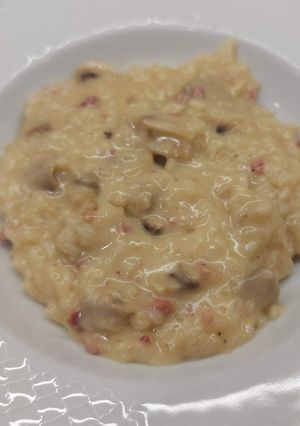 Una foto de Risotto de Champiñones 🍄 con Jamón en Robot Taurus Foodie