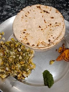 मूली और उसके पत्तो की चटपटी सब्जी रेसिपी मुख्य फोटो