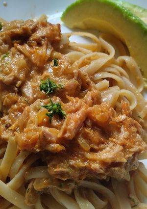 Una foto de Tallarines🥫🍝🥛con atún🍅🌶️🍝