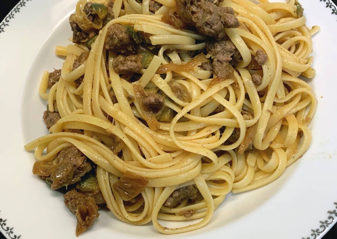 Linguine steak haché & courgettes