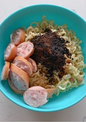 Hình của món Mỳ trộn xúc xích.