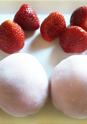 Una foto de Daifuku mochi de fresa (sin gluten)