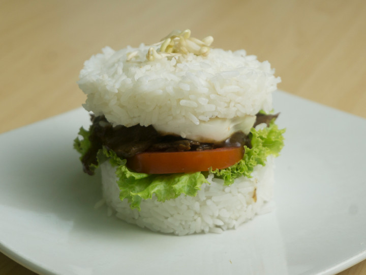 Langkah Mudah untuk Membuat BURGER NASI RAWON ala Bumbu Rempah Nusantara yang Lezat Sekali