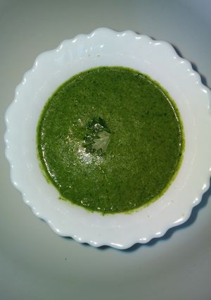 A picture of Coriander mint chutney.