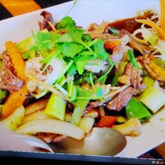 Mom's Hot Beef in Sweet & Sour sauce 👨👩👧👦👩🤵🍜🥗🍝🍲 A picture of Mom's Hot Beef in Sweet & Sour sauce 👨👩👧👦👩🤵🍜🥗🍝🍲.