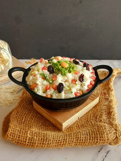 દહીં પૌઆ(dahi poha recipe in Gujarati) રેસીપી મુખ્ય ફોટો