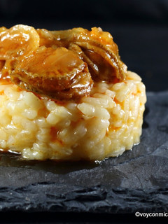 Una foto de Risotto con zamburiñas en salsa vieira en conserva