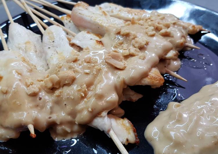 Pinchitos de pollo en Salsa de Cacahuete o Mani