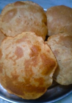 अजवाइन की पूरी (ajwain ki poori recipe in Hindi) रेसिपी मुख्य फोटो