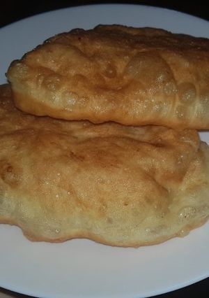 O poză a rețetei Langoși umpluți cu brânză și mărar.