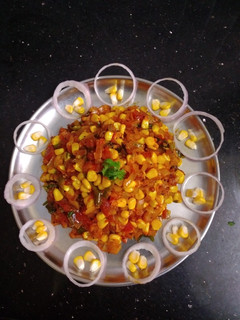 *ஆனியன், ஸ்வீட் கார்ன் பொரியல்*(sweetcorn poriyal recipe in tamil) செய்முறை முக்கிய புகைப்படம்
