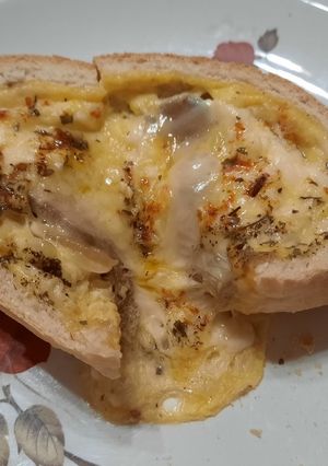 Una foto de Volcán de pan con queso y algo más