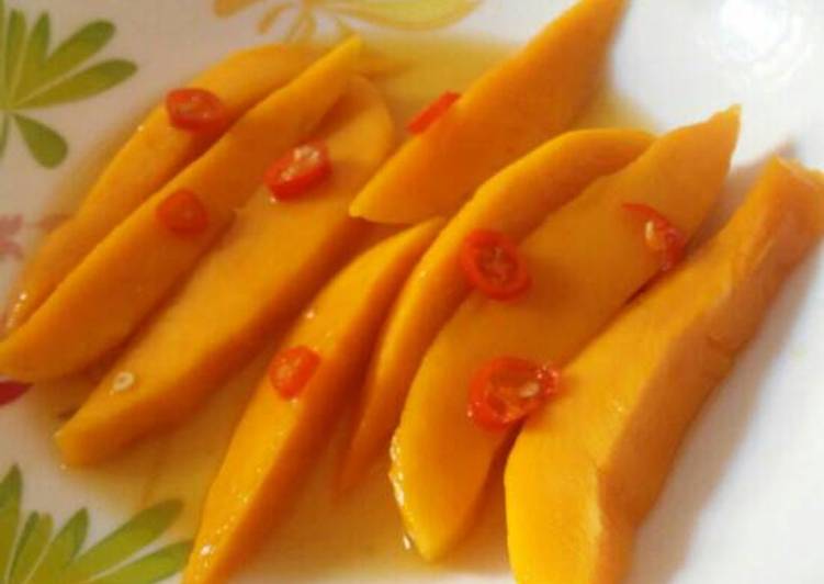 Simple Thai Mango salad