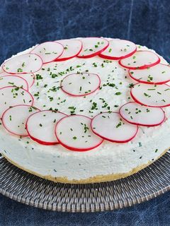 Zöldfűszeres-sós túrótorta recept fotója