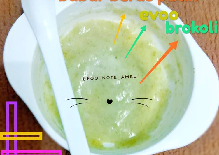 Cara mudah mengolah Bubur beras putih dan puree brokoli Lezat