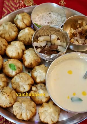 A picture of Traditional Modak / Maharashtrian Talaniche Modak.