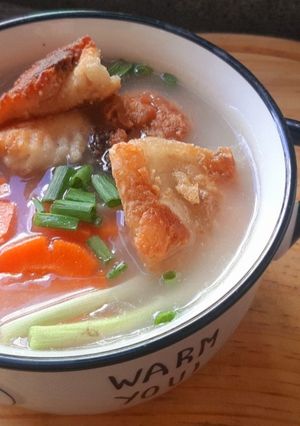 Hình của món Mì Chũ cá chiên giòn.
