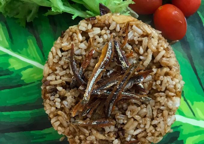 Resipi Nasi Goreng ikan bilis oleh jennybib - Cookpad