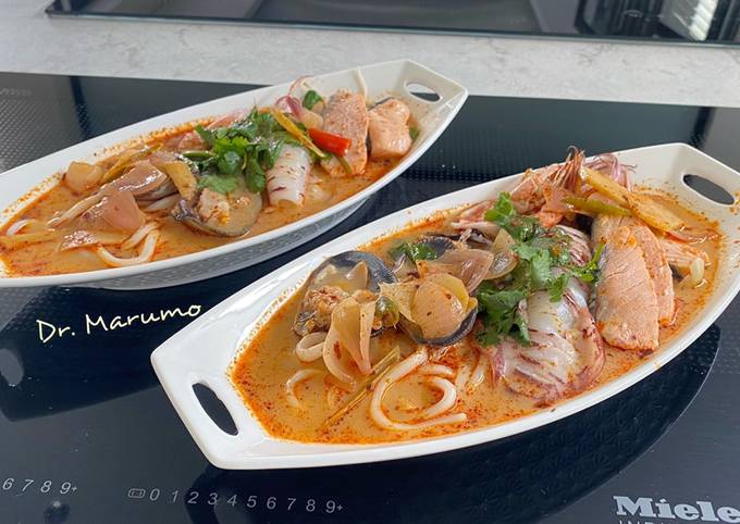 Creamy Tom Yum Udon Seafood