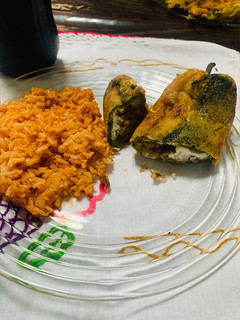 Una foto de Chiles rellenos de carne molida con queso Philadelphia