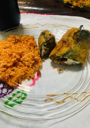 Una foto de Chiles rellenos de carne molida con queso Philadelphia