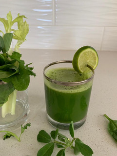 ગ્રીન જ્યુસ (Green Juice Recipe In Gujarati) રેસીપી મુખ્ય ફોટો