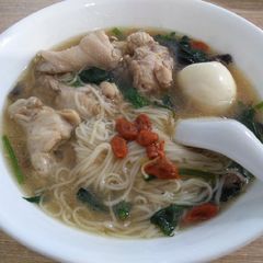 A picture of 麻油鸡面线 Sesame Oil Chicken Flour Vermicelli.
