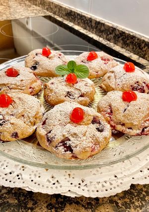 Una foto de Galletas blandas con frutos del bosque “sin gluten” (Soft cookies with “gluten-free” berries)