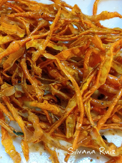 Una foto de 111.🥕Aperitivo: piel crujiente de zanahoria con especias.🥕