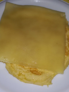 Una foto de Tortilla francesa con loncha de queso