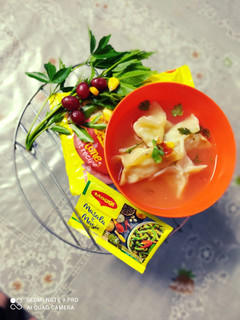 A picture of Maggi dumpling soup.