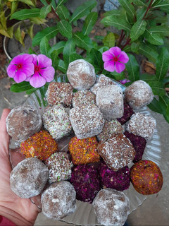 عکسی از دستور توپک و مکعب خرمایی🍡
