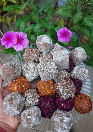 عکسی از دستور توپک و مکعب خرمایی🍡