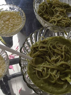 Una foto de Pasta con salsa de aguacate