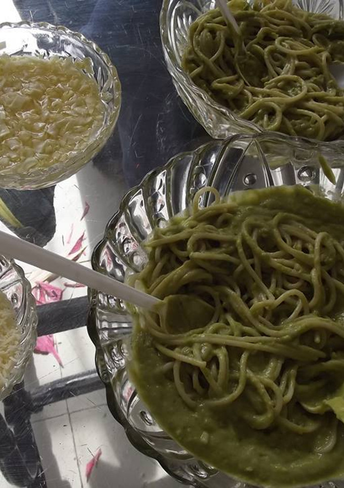 Una foto de Pasta con salsa de aguacate