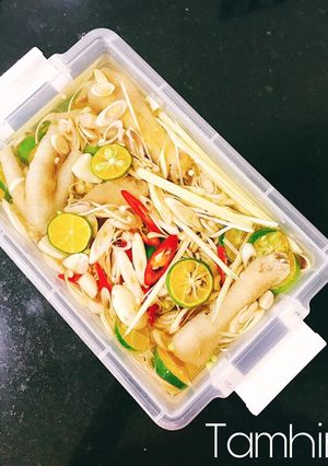 Hình của món Chân gà ngâm sả tắc.