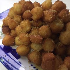 A picture of Mini donuts balls.