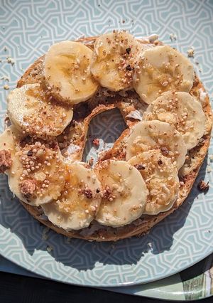 Foto principal de Bagel con plátano y miel 🍯🥯