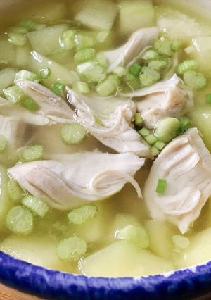Hình của món Canh Bí Ngòi Gà Xé.