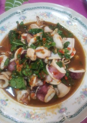 รูปของ ปลาหมึกผัดใบยี่หร่า