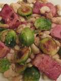 Coles de Bruselas con alubias y panceta de cerdocrujiente