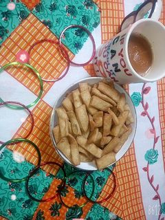 आटे की मठरी(aate ki mathri recipe in hindi) रेसिपी मुख्य फोटो